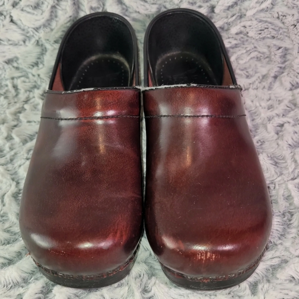 Dansko Women’s Clog Cabrio Cordovan Leather #8068